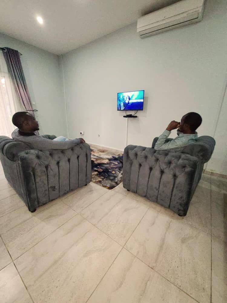 Vapour Lounge Aparthotel Lusaka Exteriör bild